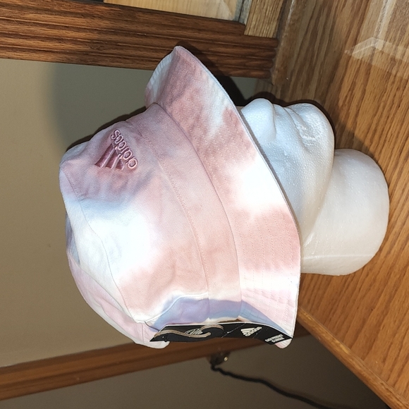 ADIDAS BUCKET HAT